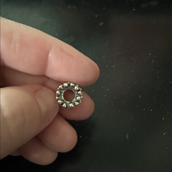 Pandora daisy charm - Picture 2 of 4